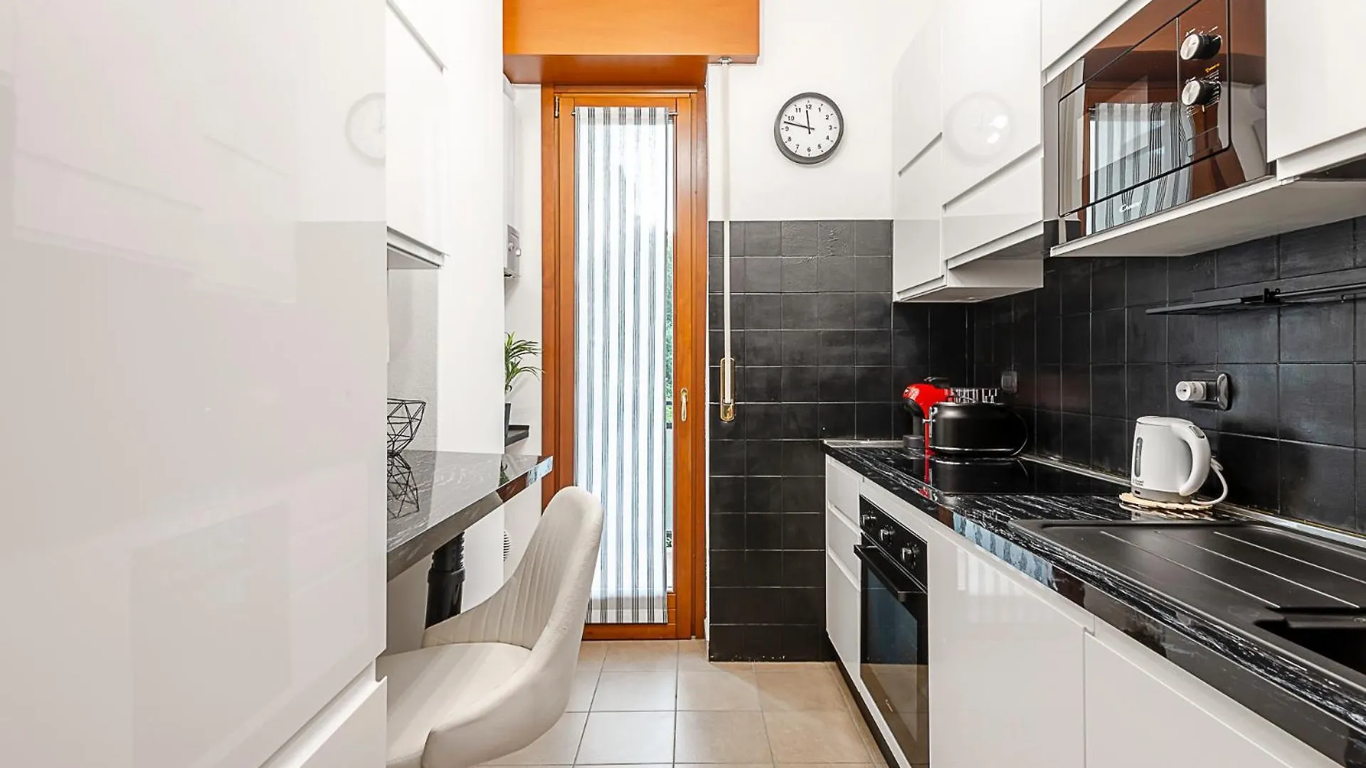 Stayeasy Staro5 - 5 Minutes To Udine Green Subway Milan Apartment